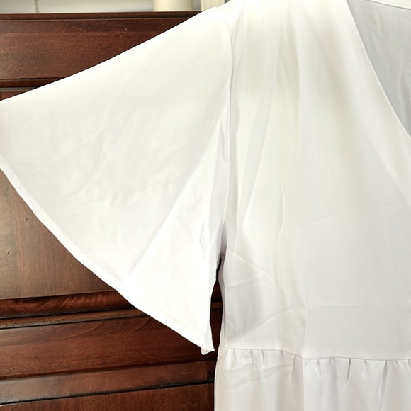 Lightweight Tiered Flutter Sleeve V-Neck Dress - Picture 3 of 5